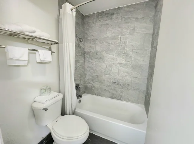 غرفة قياسية بسريرين كوين للمدخنين، Days Inn by Wyndham San Antonio Southeast/Frost Bank Center 7/8