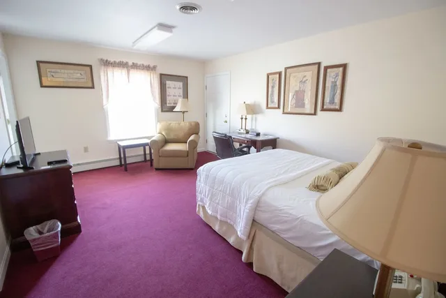 غرفة اقتصادية بسرير مزدوج، The Lucerne Inn 2/3