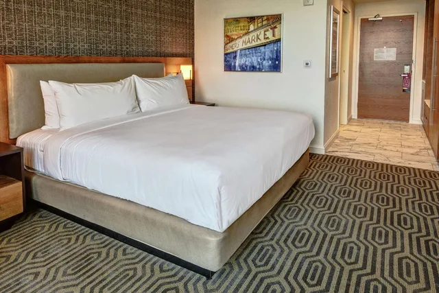 غرفة تنفيذية بسرير كينج، Hilton Franklin Cool Springs 1/4