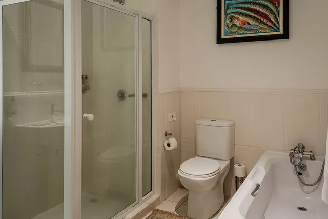 غرفة عائلية بسرير كوين وسريرين منفصلين، Val Du Charron Coach House 10/10