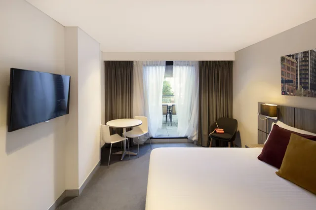 Superior, Queen Bed, ibis Styles Sydney Central 5/9