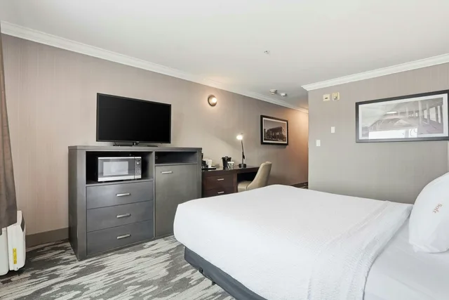 غرفة بسرير كوين لذوي الإعاقة، Sandman Hotel Saskatoon 4/10