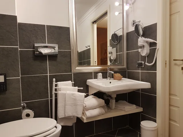 جناح جونيور بسرير كوين مع أريكة، Hotel Canali, Portofino Coast 6/7