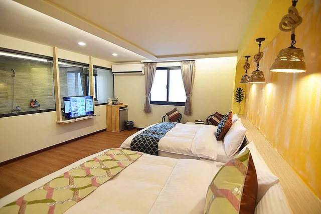 غرفة رباعية بسريرين مزدوجين، Jiaoxi Twenty-One Hotspring Bnb 1/7