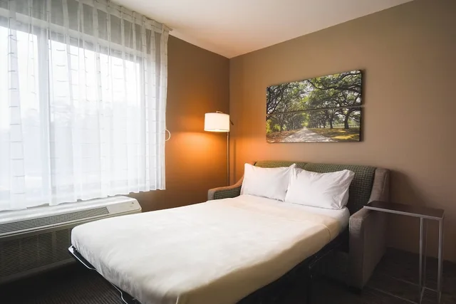 جناح بسرير كينج بغرفة نوم واحدة مع أريكة، Towneplace Suites Slidell 2/10
