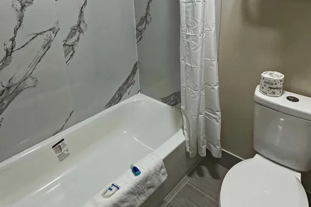 Efficiency, 2 Double Beds، Suburban Studios LaVale-Cumberland 10/10