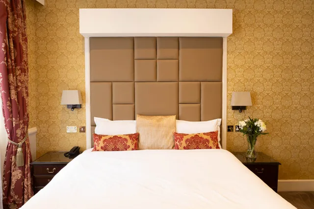 1 Bedroom, Suite, The Leonard Hotel 3/5