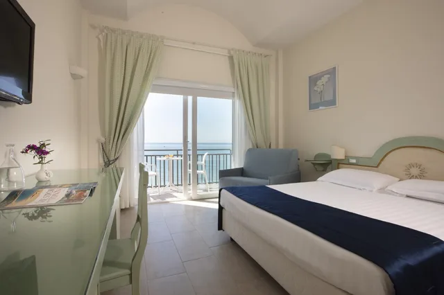 غرفة سوبيريور بسرير مزدوج أو سريرين منفصلين بإطلالة على البحر بغرفة نوم واحدة، SUMMIT HOTEL 1/2