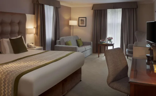 غرفة سوبيريور بسرير كينج مع أريكة، Albrighton Hall and Spa, a member of Radisson Individuals 3/7