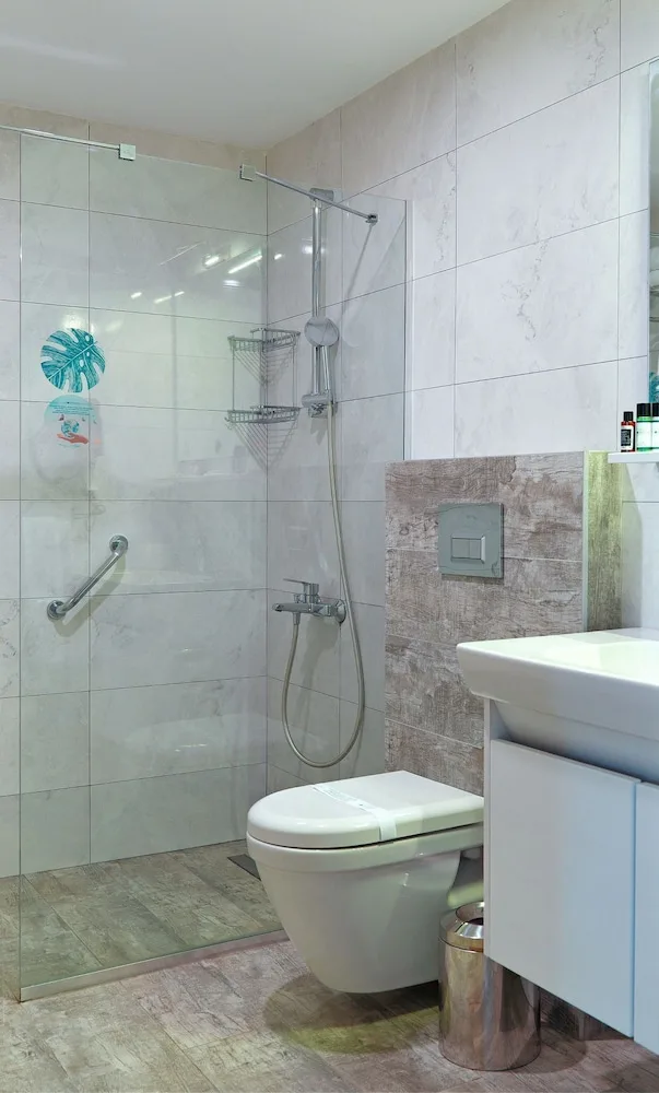جناح غراند بسريرين منفصلين وسرير كوين مع أريكة، Dorman Suites Hotel 8/8