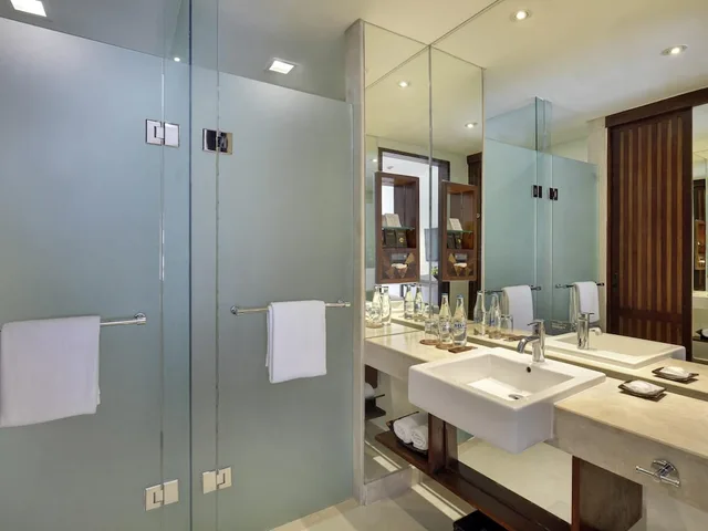 Deluxe, King Bed, Pool View, Garden Wing، Novotel Bali Benoa 8/9