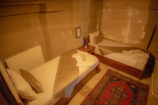 غرفة ديلوكس رباعية بسرير مزدوج وسريرين منفصلين، Guven Cave Hotel 2/4