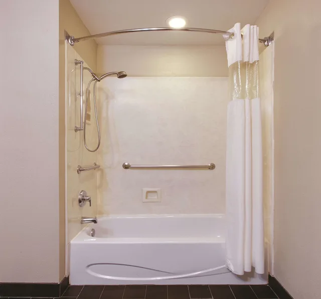 غرفة بسريرين كوين لذوي الإعاقة، La Quinta Inn & Suites by Wyndham Rockwall 8/10