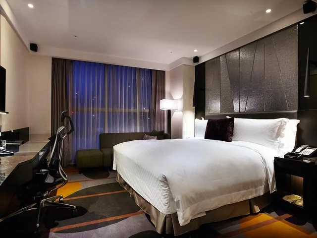 غرفة بريميوم بسرير كينج وسرير كوين، The Tango Hotel Taipei Changan 1/2