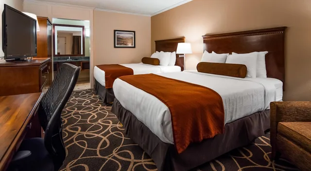 غرفة قياسية بسريرين كوين بإطلالة على الفناء، Best Western Plus Burley Inn & Convention Center 5/10