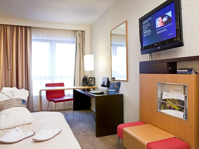 غرفة تنفيذية بسرير كوين مع أريكة، Novotel Southampton 3/8