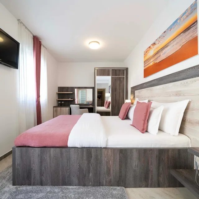 غرفة قياسية بسرير مزدوج أو سريرين منفصلين مع سرير إضافي، BOUTIQUE HOTEL MOMENTUM by Aycon 6/10