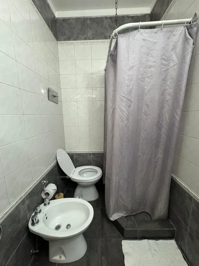 غرفة رباعية بسرير مزدوج وسريرين منفصلين بشرفة، Hotel Frossard 7/7