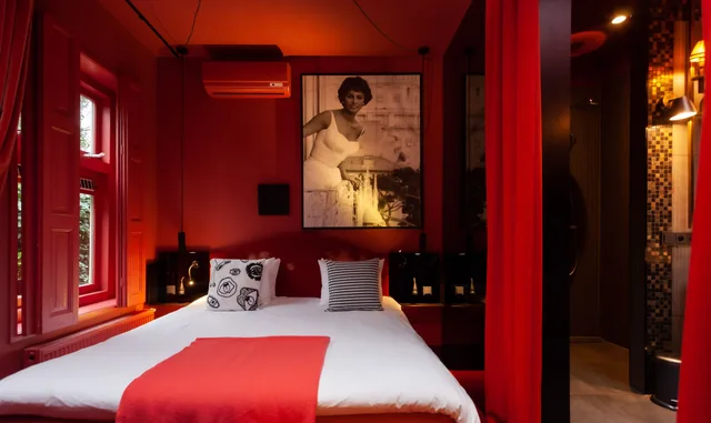 جناح رئاسي بسرير كينج بحوض استحمام في الطابق الأرضي، Boutiquehotel Staats 3/10