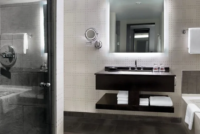 غرفة غراند بسريرين مزدوجين بإطلالة على النهر، The Liberty, A Luxury Collection Hotel, Boston 4/4