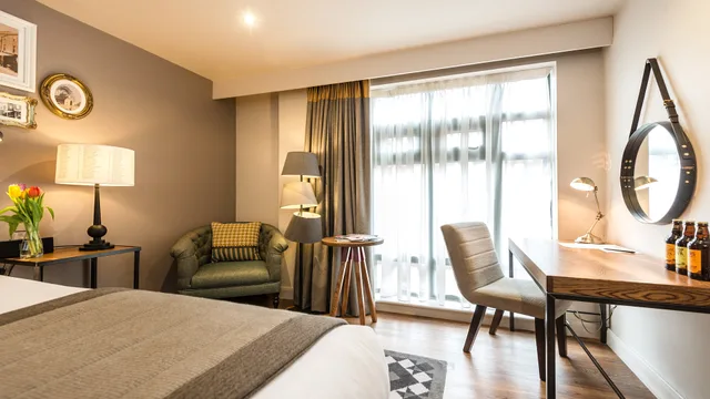 غرفة قياسية بسرير كينج، HOTEL INDIGO YORK 7/10