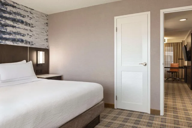 2 Rooms, Suite, King Bed, Embassy Suites by Hilton Kansas City Overland Park 1/3