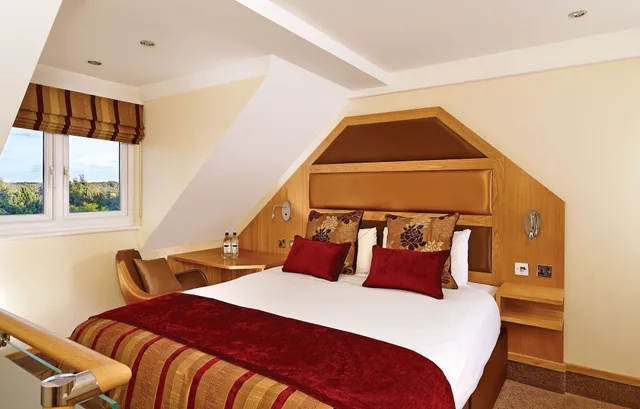 Junior Suite, King Bed, The Fairlawns Hotel And Spa 1/6