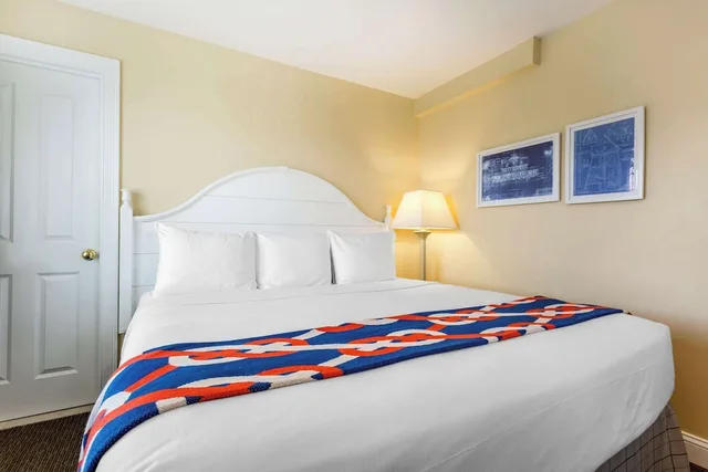 جناح بسرير كينج وسريرين منفصلين بغرفتي نوم مع أريكة، Bluegreen Vacations The Breakers Resort, an Ascend Collection Resort 7/10