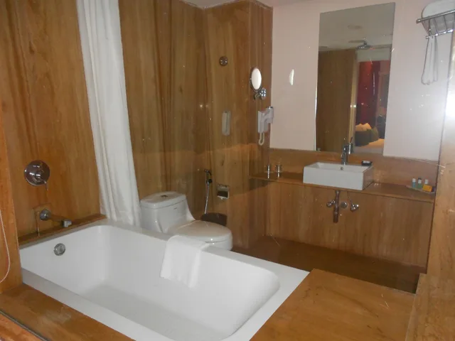 غرفة ديلوكس بسرير كينج بشرفة بحوض استحمام، O Hotel Goa, Candolim Beach 8/8