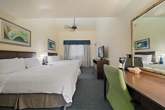 غرفة قياسية بسريرين كوين بإطلالة على الفناء، Holiday Inn & Suites Clearwater Beach S-harbourside 3/5