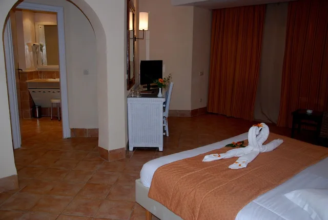 غرفة قياسية ثلاثية بسرير مزدوج وسرير فردي، Vincci Safira Palms 1/1
