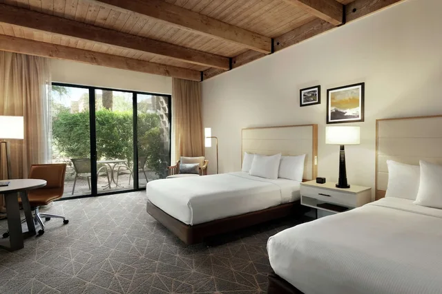 Room, 2 Queen Beds, Balcony or Patio، Doubletree Resort By Hilton Paradise Valley - Scottsdale 5/10