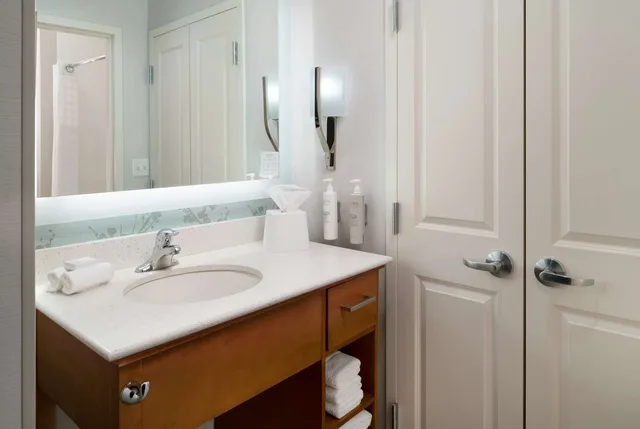 جناح بسرير كوين لذوي الإعاقة، Homewood Suites By Hilton Gateway Hills Nashua 2/3