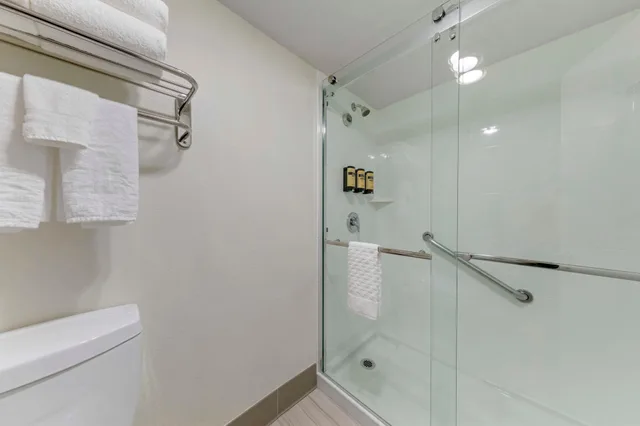 جناح جونيور بسريرين كينج، Best Western Plus Executive Inn 7/8
