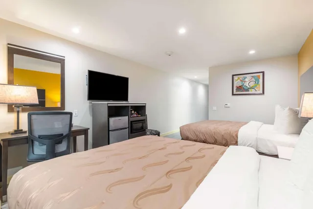 جناح بسريرين كوين لذوي الإعاقة، Quality Inn Banning I-10 6/8