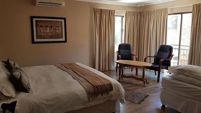 غرفة فاخرة بسرير كينج بغرفة نوم واحدة، Tsessebe Guesthouse 2/10