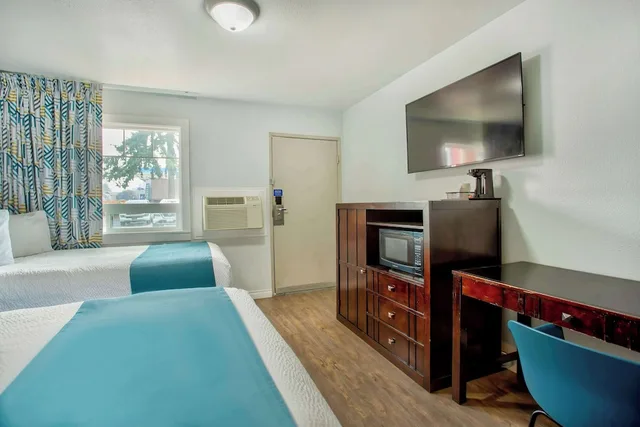 غرفة قياسية بسريرين مزدوجين لذوي الإعاقة، Studio6 Suites Albany, OR 3/7