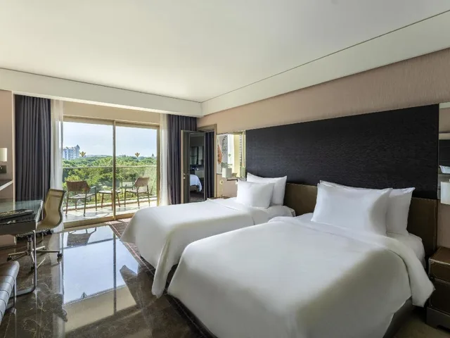 غرفة ديلوكس عائلية بسرير مزدوج وسريرين منفصلين، Rixos Premium Belek 1/6