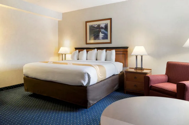 غرفة قياسية بسرير كينج، Quality Inn Auburn Hills - Detroit North 3/4