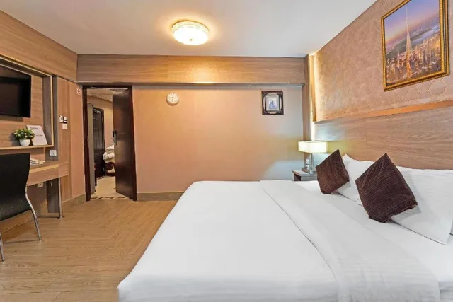 غرفة ديلوكس بسرير كينج، OYO 338 Transworld Hotel 2/8