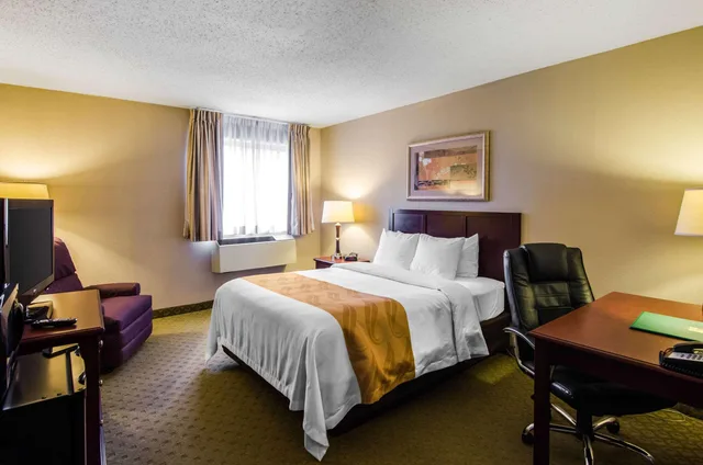 Room, Queen Bed, Accessible, Quality Inn Summersville 2/5