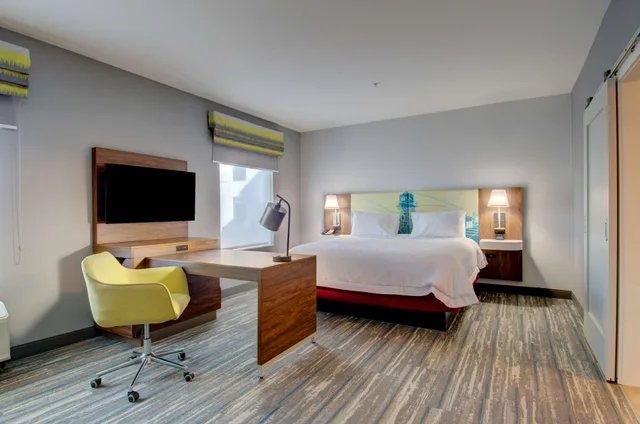 جناح بسرير كينج، Hampton Inn Suites Portland Me 1/6