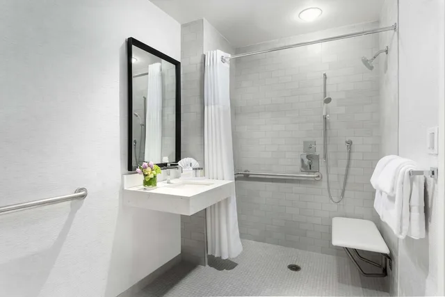Window Seat, Double Bed، Hilton Boston Park Plaza 3/6