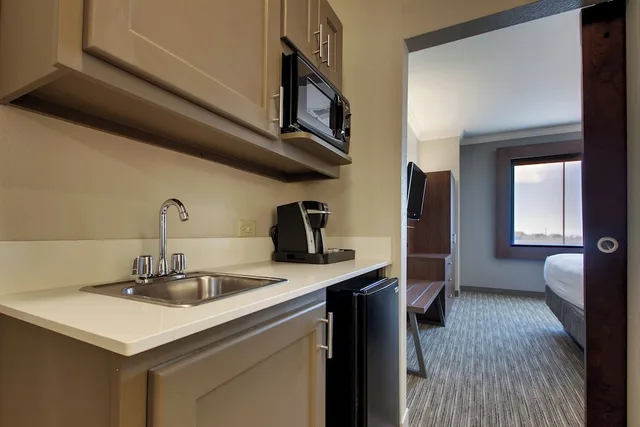 جناح بسرير كينج بغرفتي نوم، Holiday Inn Express Hotel & Suites Vernon College Area (HWY 287) 2/3
