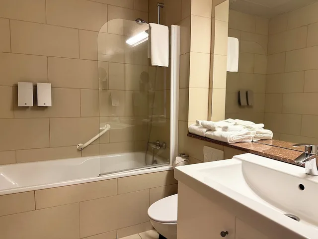 Standard, Triple, 1 Double and 1 Single Bed, Bathtub, Hotel Laki 4/7