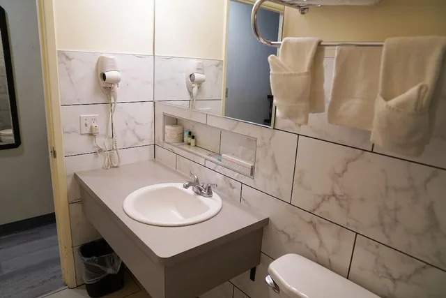 غرفة قياسية بسرير كوين، Steam Plant Hotel 3/4