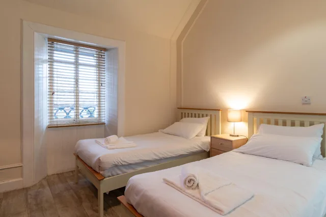 غرفة بسريرين منفصلين مع أريكة، Callander Hostel 1/3
