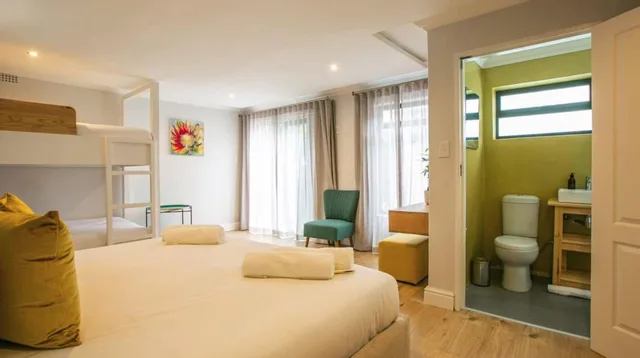 غرفة ديلوكس بسرير كينج، Hout & About Guest House 3/5