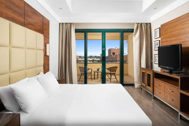 جناح جونيور تنفيذي بسرير مزدوج، Hilton Pyramids Golf Resort 3/6
