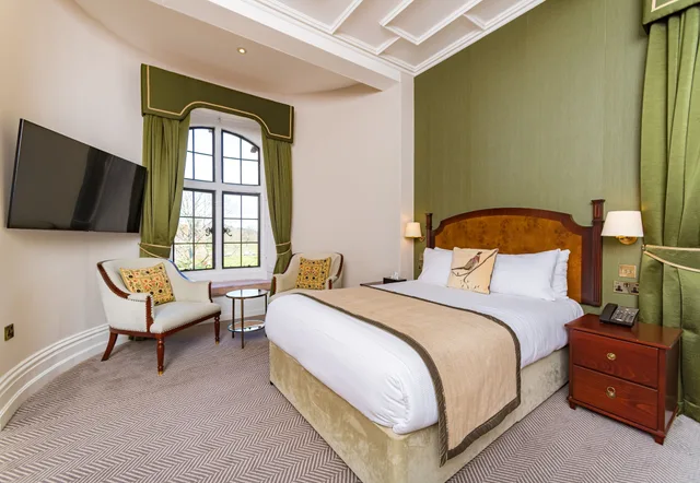 غرفة ديلوكس بسرير كوين، The Elvetham Hotel 3/8